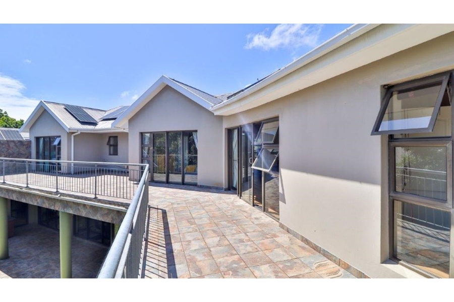 6 Bedroom Property for Sale in Lovemore Park Eastern Cape